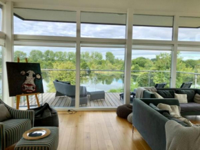 NEW Bauhinia House Spa Access and Lakeside Home